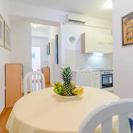 Ruby Apartment Split