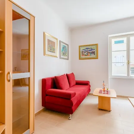 Ruby Apartment *