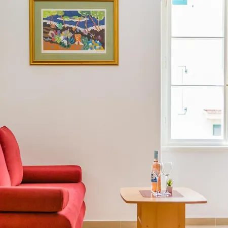 Apartment Ruby Split