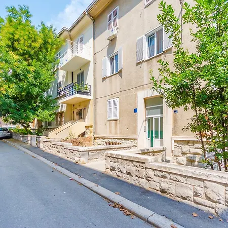 Apartment Ruby Split