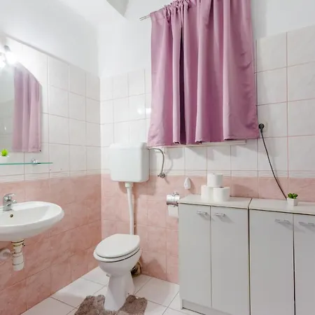 Ruby Apartment Split